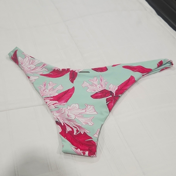 Mar De Lua Swimwear set - Picture 4 of 4